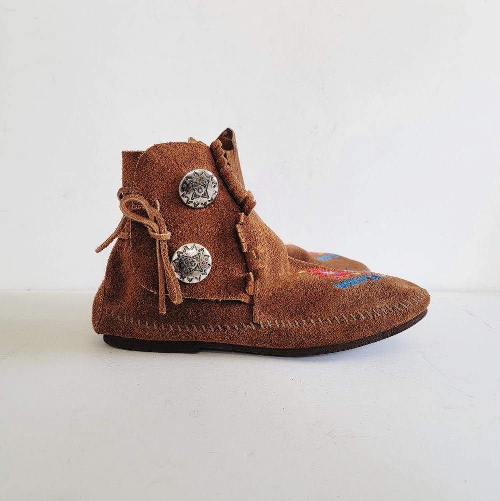 Minnetonka Tessa Leather Fringe Embroidered Moccasins Bootie Size 8.5 Boho